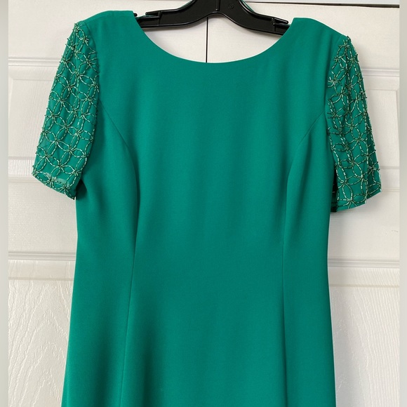 Beautiful green Christmas dress - Picture 3 of 8